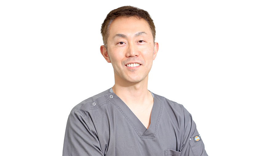 坂井で多くの患者の歯を矯正してきた理事長の写真