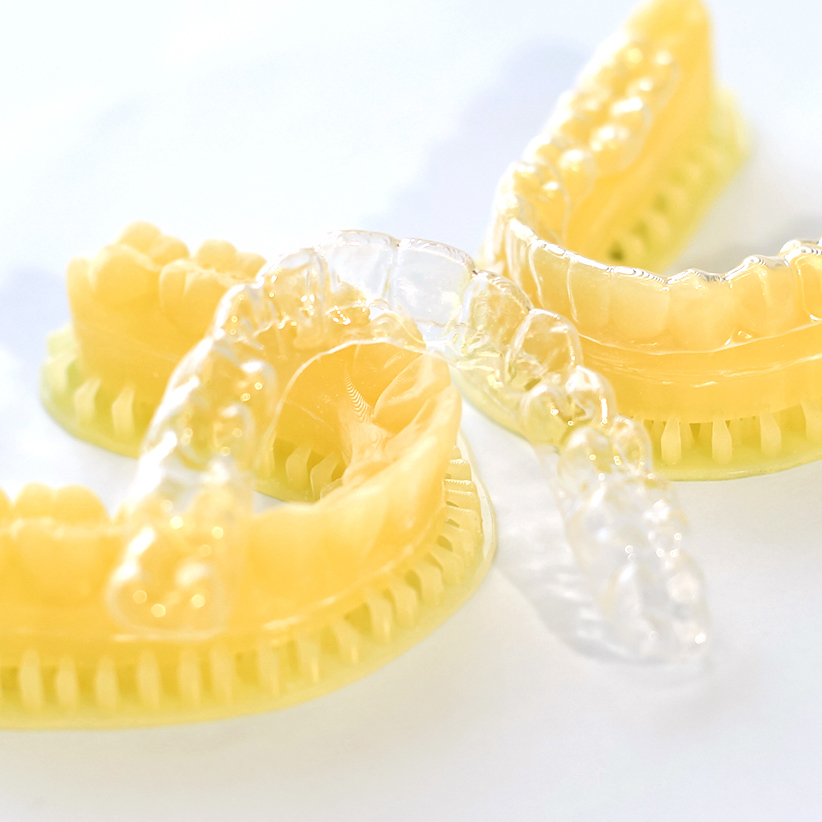 プライバシーが守られた診療室で施術する理事長