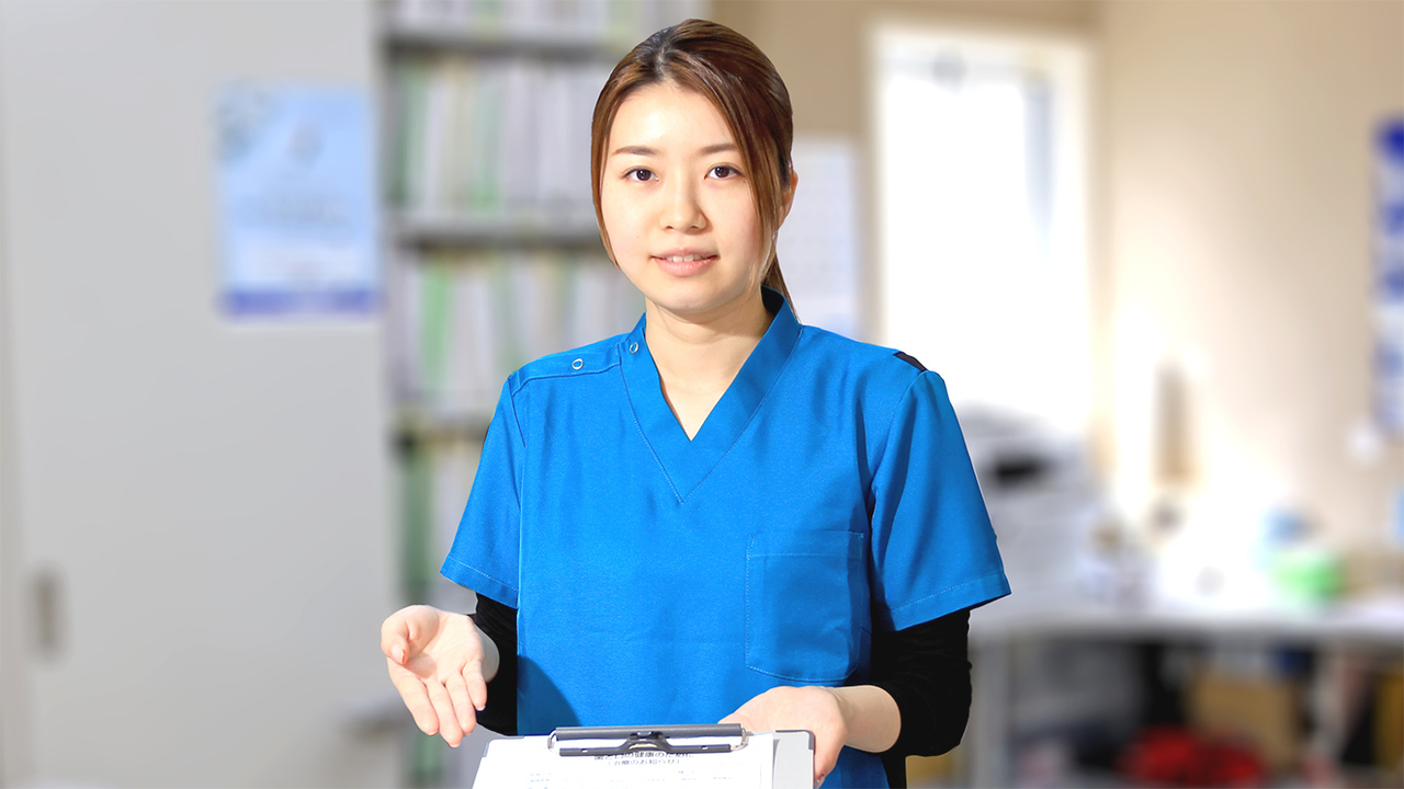 カウンセリングへ案内するスタッフ