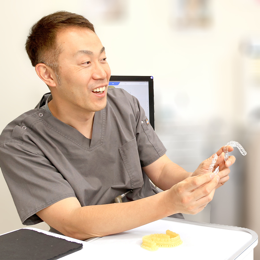 坂井で歯並びの矯正の相談を受ける理事長